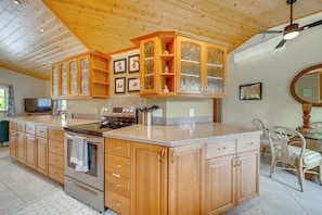 Interior - Lush Puna Coast Escape! Spacious Home w/ Pool (Keaau)