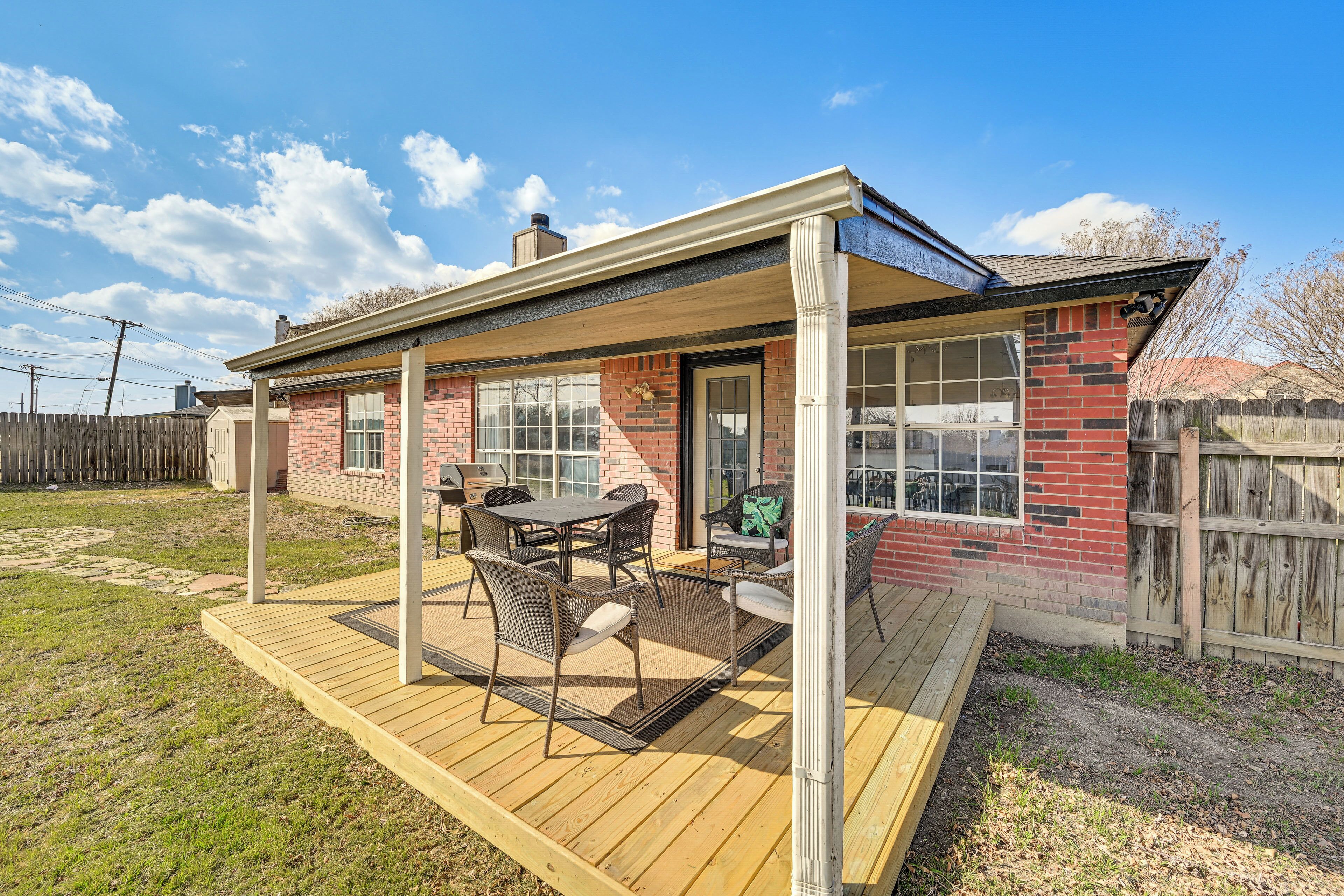 House (4 Bedrooms) | Front of property