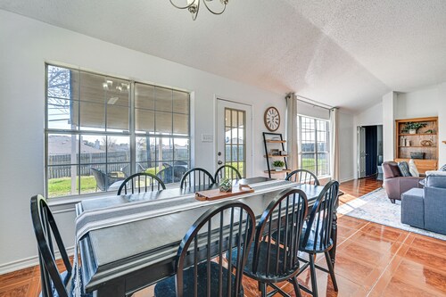 10 Mi to Fort Hood: Family Home w/ Backyard