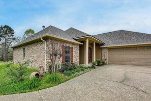 House (3 Bedrooms) | Interior - Peaceful Shreveport Retreat w/ Deck + Yard! (Shreveport)