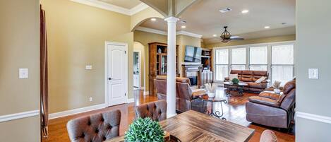 House (3 Bedrooms) | Interior