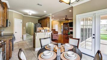 House (3 Bedrooms) | Interior