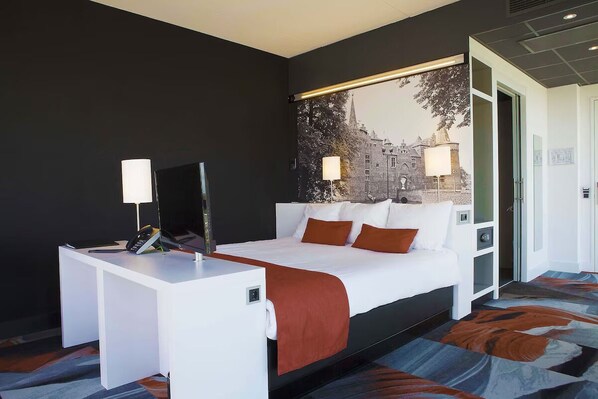 Room - Making The Best Memories Along The Way! Swimming Pool and Nearby Trails! (Helmond)