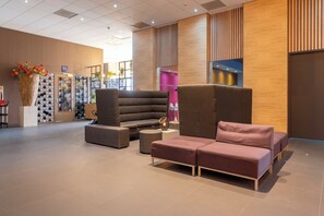 Lobby - Better Choice for your Vacation! Free Breakfast, Swimming Pool, Nearby Trails! (Helmond)