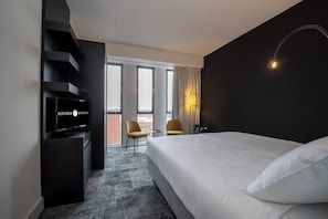 1 bedroom, iron/ironing board, free WiFi, bed sheets - Always a Great Idea To Unwind! Free Breakfast, Swimming Pool, Nearby Trails! (Helmond)