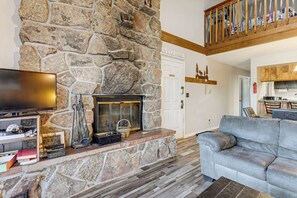 Interior - Shuttle to Winter Park Resort: Mtn-view Condo! (Fraser)