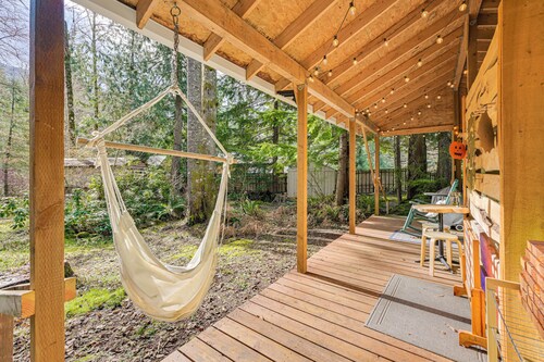 5 Mi to Mt Rainier Park: Unique & Rustic Getaway