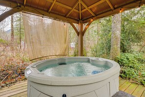 House (2 Bedrooms) | Interior - 5 Mi to Mt Rainier Park: Unique & Rustic Getaway (Ashford)