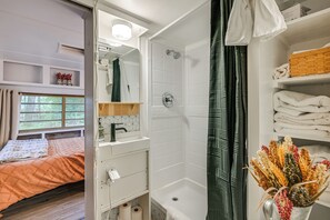 House (2 Bedrooms) | Interior - 5 Mi to Mt Rainier Park: Unique & Rustic Getaway (Ashford)