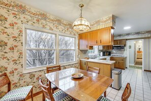 Interior - Family Friendly! Turtle Creek Escape w/ Ping-pong (Turtle Creek)