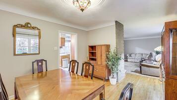 House (3 Bedrooms) | Interior