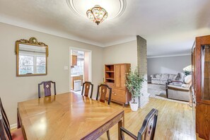 Interior - Family Friendly! Turtle Creek Escape w/ Ping-pong (Turtle Creek)