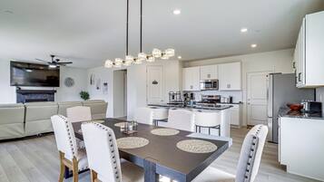 House (4 Bedrooms) | Interior