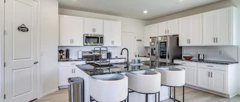 House (4 Bedrooms) | Interior