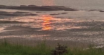 See the worlds highest tides and stay in this splendid 2 bedroom cottage