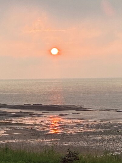 See the worlds highest tides and stay in this splendid 2 bedroom cottage
