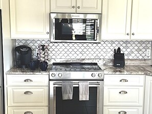 Microwave, oven, stovetop, dishwasher - 2 Bedroom Condo On The Water in gated Marina and Golf Course Community (Punta Gorda)