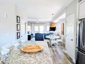 Dining - Private Beach Access + 10 Beach Chairs. 4-BR Townhome Sleeps 10 (Bethany Beach)