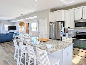 Fridge, microwave, stovetop, toaster - Private Beach Access + 10 Beach Chairs. 4-BR Townhome Sleeps 10 (Bethany Beach)