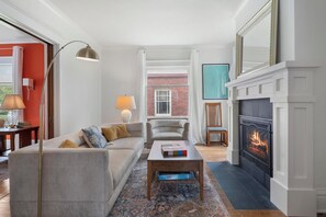 Smart TV, fireplace, offices, computer monitors - Stylishly Renovated Retreat Just Steps from Dining & Entertainment (Petoskey)