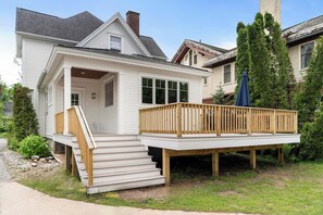 Exterior - Stylishly Renovated Retreat Just Steps from Dining & Entertainment (Petoskey)