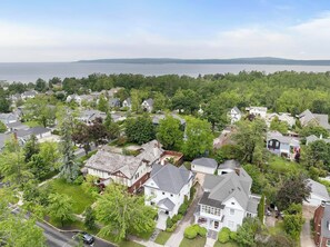 Exterior - Stylishly Renovated Retreat Just Steps from Dining & Entertainment (Petoskey)