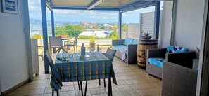 屋外ダイニングエリア