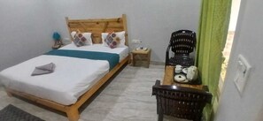 Room - The Evergreen Hotel (Ramnagar)