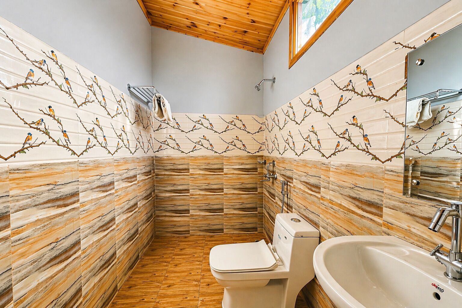 Superior Room | Bathroom | Shower, towels, soap, shampoo