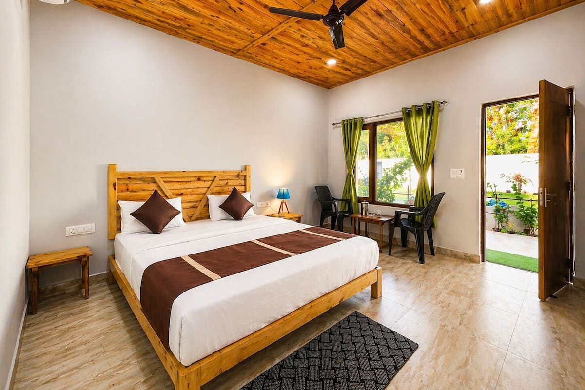 Phòng Deluxe | Két bảo mật tại phòng, bàn, bàn ủi/dụng cụ ủi quần áo