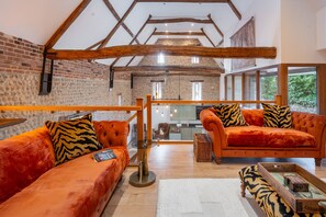 TV - Hillside Barn, Gimingham, Cromer, Norfolk (Gimingham)
