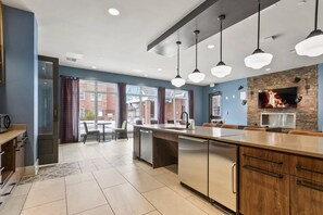 Interior - Critter's Cove-Book for graduation & football weekends!  Complex Pool & more! (Tuscaloosa)