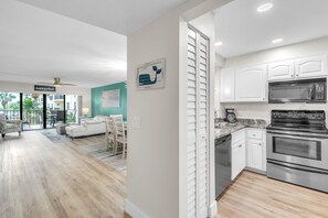 Interior - ☀Quick Walk To Beach🌴Large Pool Deck-Pool/Hot Tub/Chairs🐬Golden Shores 210🐠 (Indian Shores)