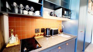 Microwave, oven, stovetop - Wonderful Micro unit in vibrant Cape Town near top spots in Sea Point (Cape Town)