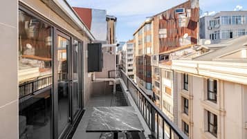 Loftsleilighet, balkong, byutsikt | Terrasse/patio