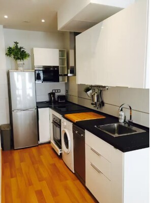 Apartment | Private kitchen - Malaga Refino Apartment With Rooftop Pool (Málaga)