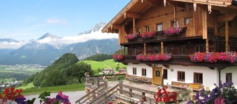 Cozy vacation apartment in a quiet location with a wonderful view over the Inn Valley