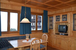 Dining - Cozy vacation apartment in a quiet location with a wonderful view over the Inn Valley (Brixleg)