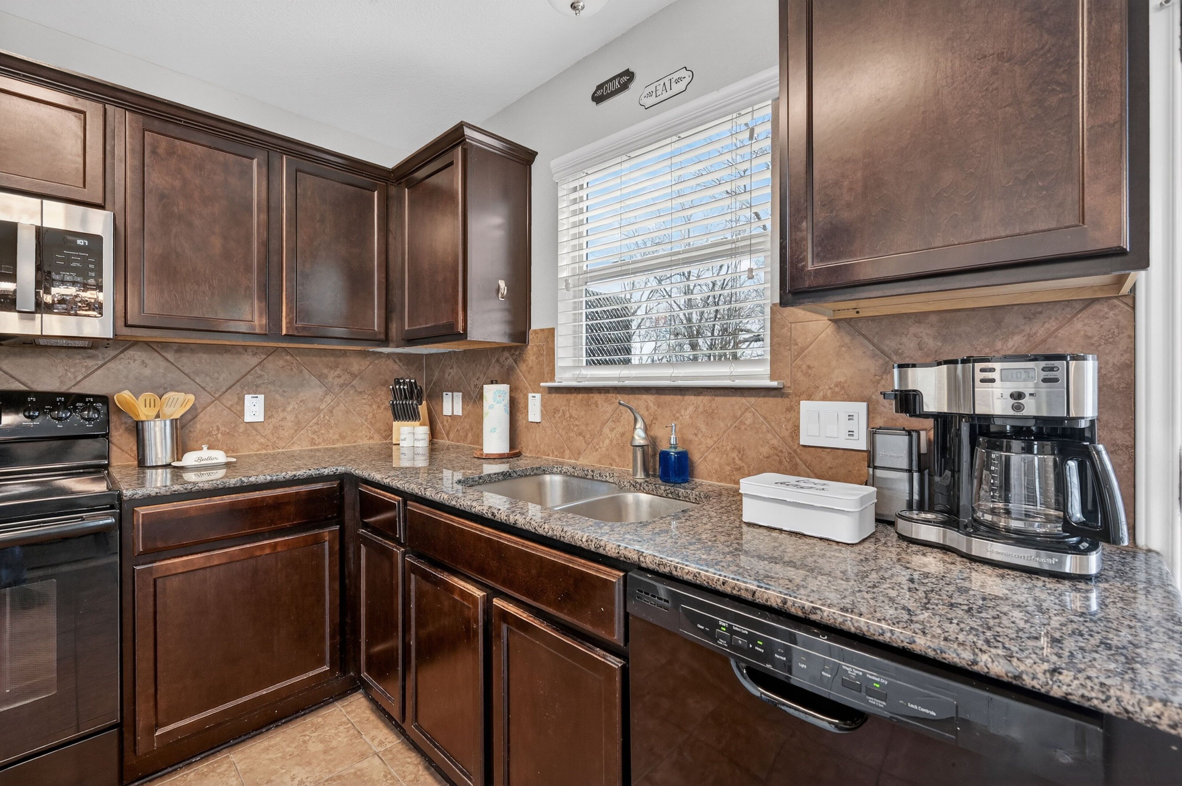 House, 3 Bedrooms | Private kitchen