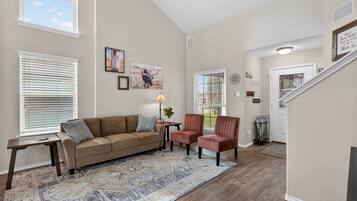 House, 3 Bedrooms | Living area