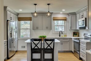 Private kitchen - Hillwood Haven - 4 King Beds • 5 Miles to Augusta National (Augusta)