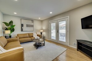 Living area - Hillwood Haven - 4 King Beds • 5 Miles to Augusta National (Augusta)