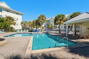 Pool - 🏝️Walk to the Beach + Sound | Community Pool | Gulf Island 532🏝️ (Navarre Beach)