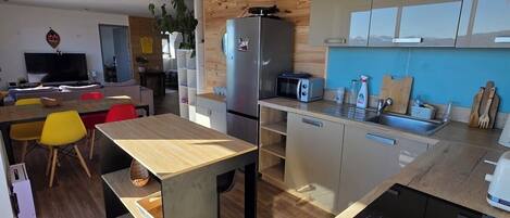 Micro-ondes, four, plaque de cuisson, lave-vaisselle