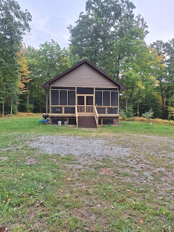 Exterior. Perfect 2-bedroom house in Evart for a secluded relaxing getaway!