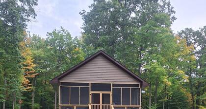 Perfect 2-bedroom house in Evart for a secluded relaxing getaway!