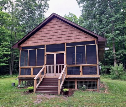 Perfect 2-bedroom house in Evart for a secluded relaxing getaway!