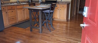Perfect 2-bedroom house in Evart for a secluded relaxing getaway!
