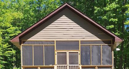 Perfect 2-bedroom house in Evart for a secluded relaxing getaway!
