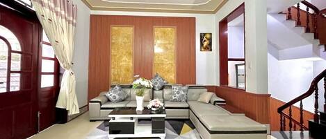 Family Double Room, City View | Interior